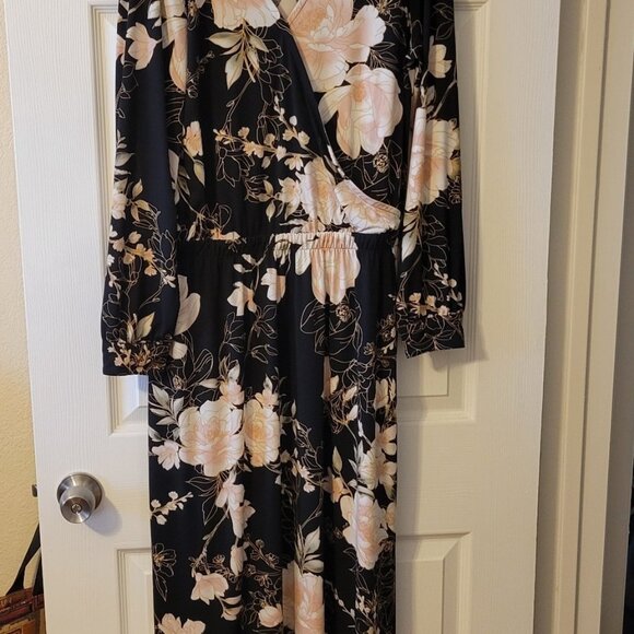 G.I.L.I. Knit Maxi Dress Blk/Soft Floral Print Jetsetter Long Sleeve - NWOT Med. - Picture 1 of 10